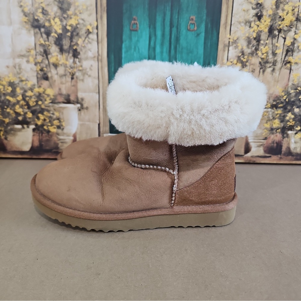 Boots UGG Women's Chestnut Classic Short II Sheepskin Fur Lined 1016223 Sz 7